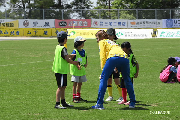 写真：選手と作戦会議